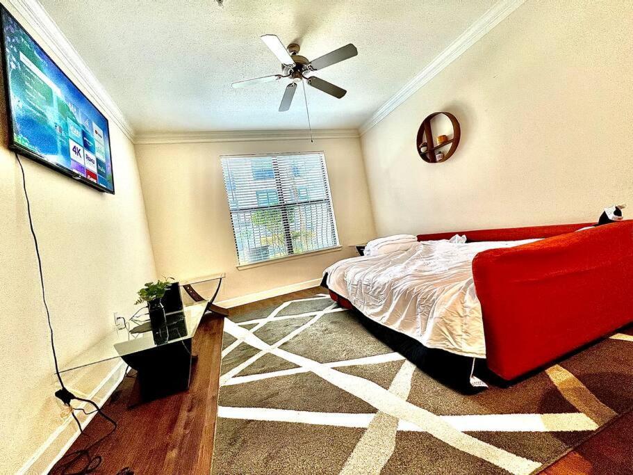 Luxury 1Bedroom/Pool View/ Galleria W/Study Desk Houston Esterno foto