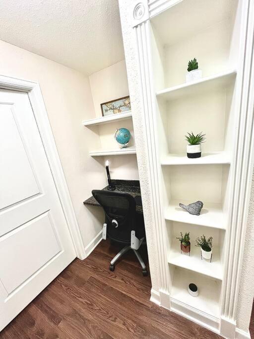 Luxury 1Bedroom/Pool View/ Galleria W/Study Desk Houston Esterno foto