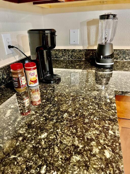 Luxury 1Bedroom/Pool View/ Galleria W/Study Desk Houston Esterno foto