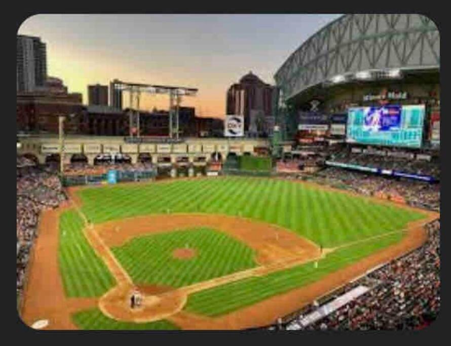 Luxury 1Bedroom/Pool View/ Galleria W/Study Desk Houston Esterno foto