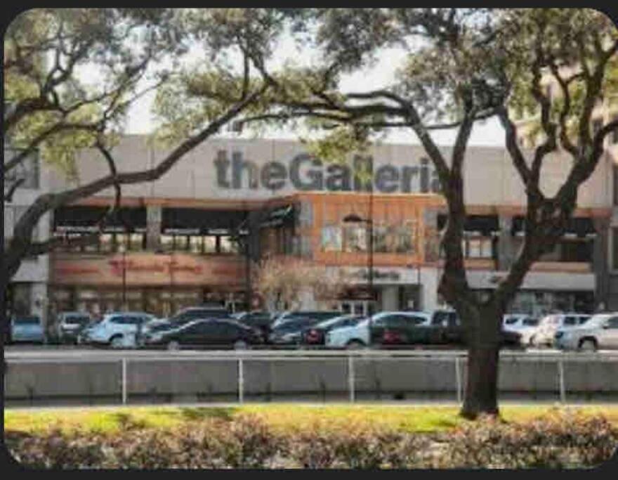 Luxury 1Bedroom/Pool View/ Galleria W/Study Desk Houston Esterno foto